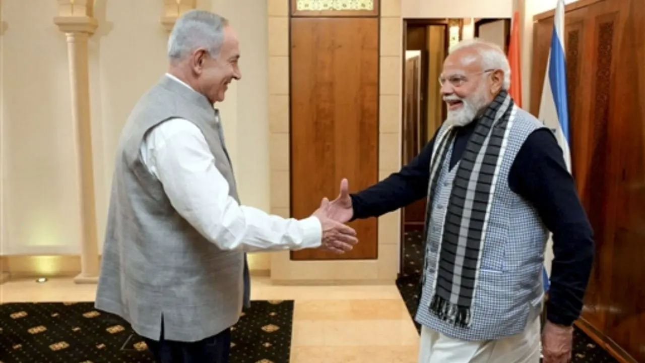 Benjamin Netanyahu welcomes PM Modi in traditional Indian attire at dinner 